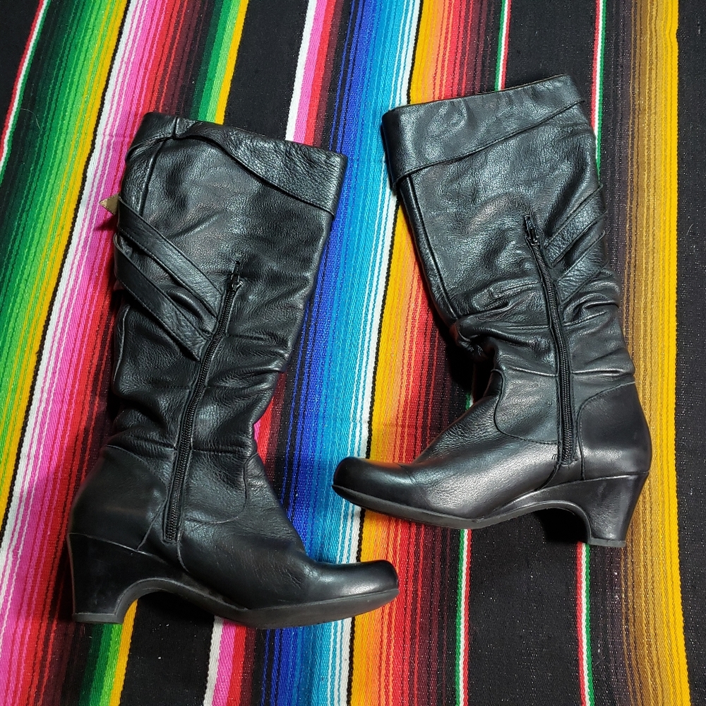 Boots - Picture 5 of 6
